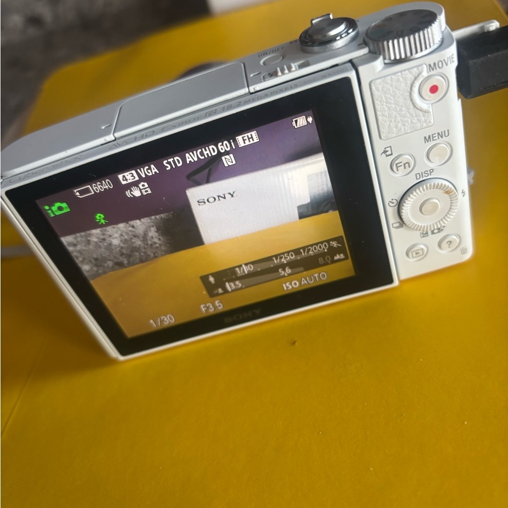 Digital Camera - Picture 2 of 6
